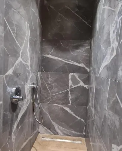 Semesterbostad La Cravache *